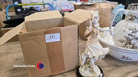 Assorted pottery items