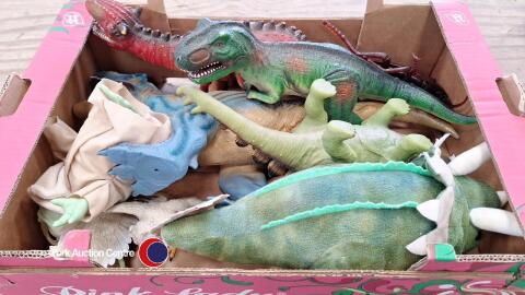 Quantity of dinosaur toys