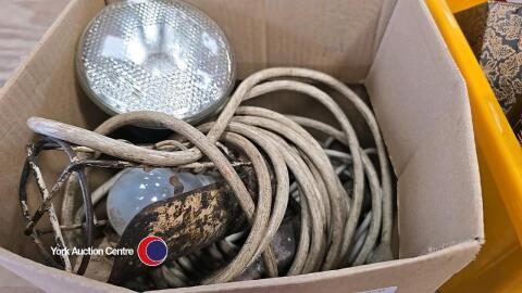 2 x spotlights with wire