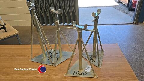 4 x caravan stands