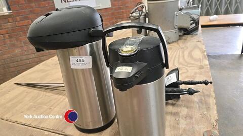 Pair of hot/cold drink dispensers flasks