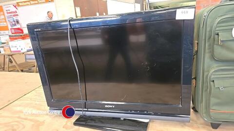 Sony Bravia 32in TV with remote, gwo