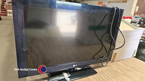 LG 32in TV with remote