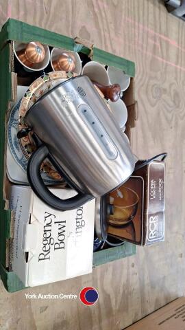 Crate of bric-a-brac plus electric kettle