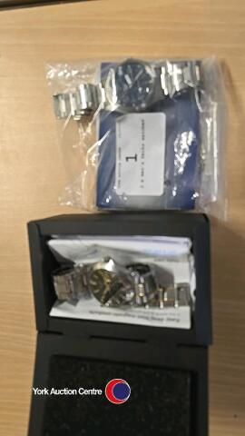 2 x men's Seiko watches