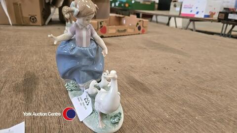 Lladro, Hurry with Geese, 5503