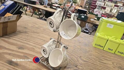 Good quality mug tree with mugs