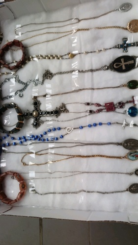 Tray of religious type jewellery