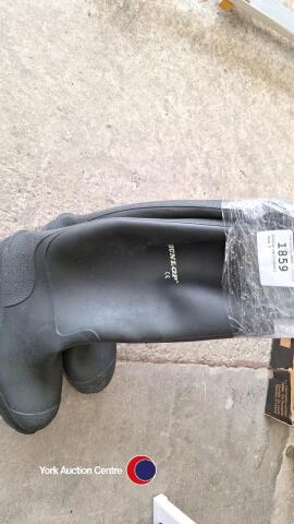 Dunlop wellingtons, size 9