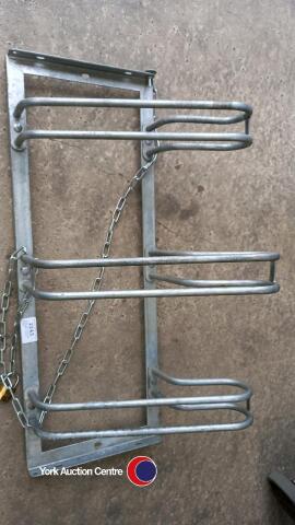 Cycle rack with lock and chain, holds 3 bikes