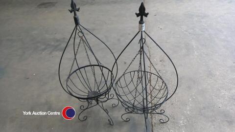 2 x decorative hanging basket with metal frames