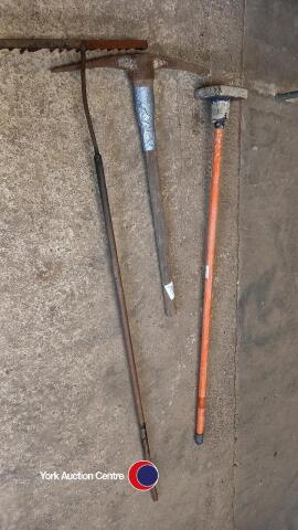 Tarmac rake, rammer and pick