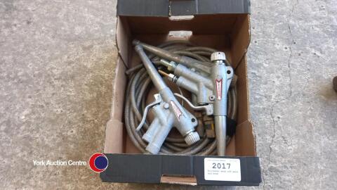 Air/water wash off guns and hose