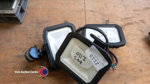 3 x floodlights, 2 with PIR