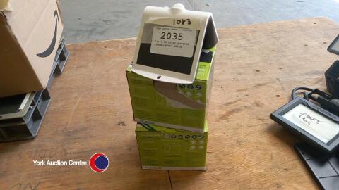 3 x 1.5W solar powered floodlights, white