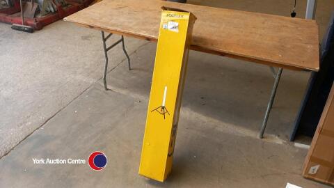 Plasterers work light