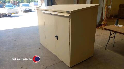 Metal garden/tool shed, 6ft wide, 4ft6in high, 3ft deep