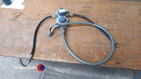 Double gas bottle regulator