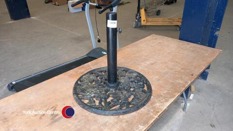 Heavy cast metal parasol stand