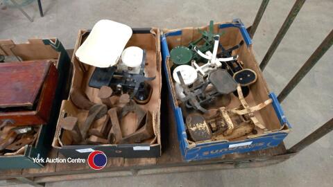 Quantity of brass door handle