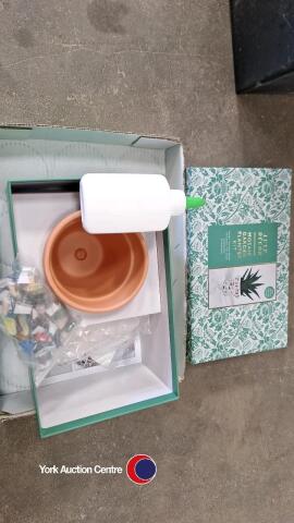 Mosaic garden planter kit, new in box