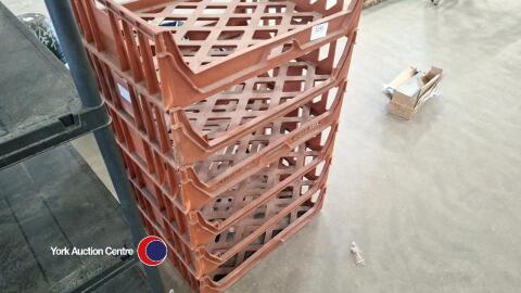 6 x plastic trays