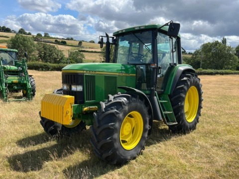 John Deere 6600 4wd tractor, 40kph Powerquad transmission, sun roof, heavy duty rear lift rams, air-con, 4406hrs, M36 TWV