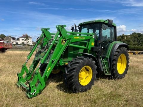 John Deere 6506 4wd tractor, c/w 740A loader (Euro-8 headstock), 40kph Powerquad transmission, heave duty rear lift, air-con, 1671hrs, P101RUB