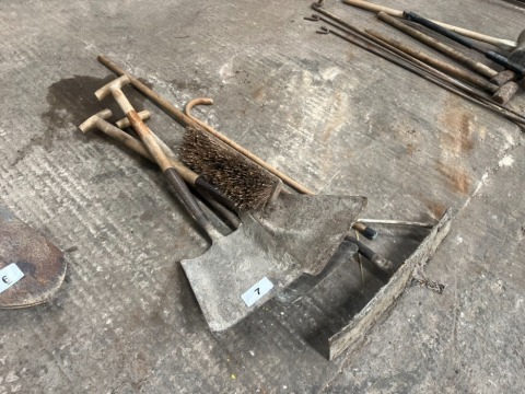 Various spades etc