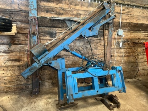 Post knocker, 3 point linkage and Sanderson adapter