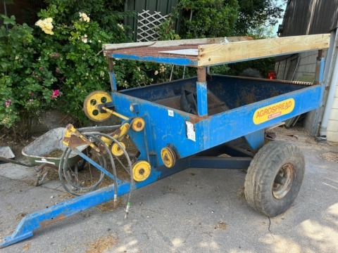Lime spreader, requires attention