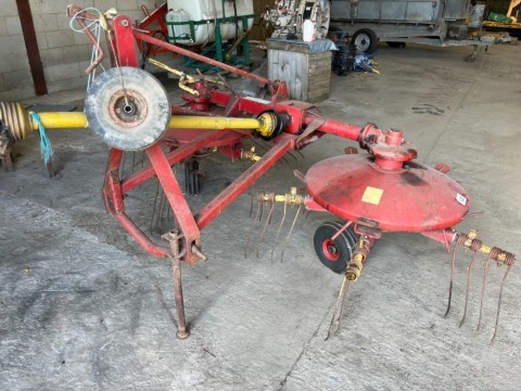 New Holland 253 4m rake, 3 point mounted