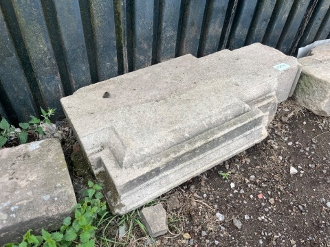 4x Pieces of decretive stone, hand carved, ex bridge features